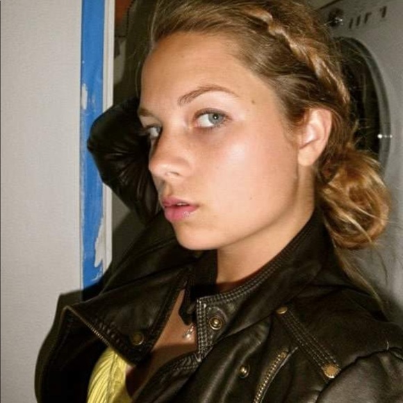 Meet your Posher, Kait - Picture 3 of 5